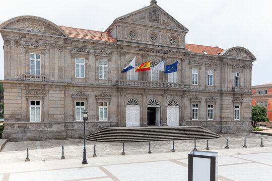 Fachada principal del edificio palacio de la Diputacion Provincial de Pontevedra, en la Comunidad Autonoma de Galicia, Espa&ntilde;a
