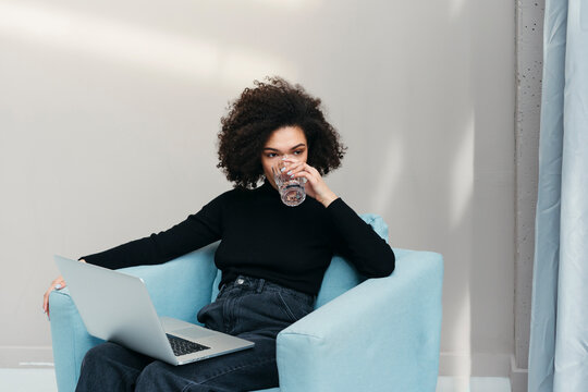 Stylish black freelancer woman with laptop.