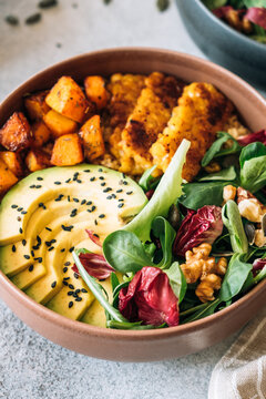 Quinoa bowl with veggies