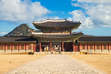Fototapeta premium Heungnyemun, Second Inner Gate of Gyeongbokgung in seoul, south korea. Translation: Heungnyemun.