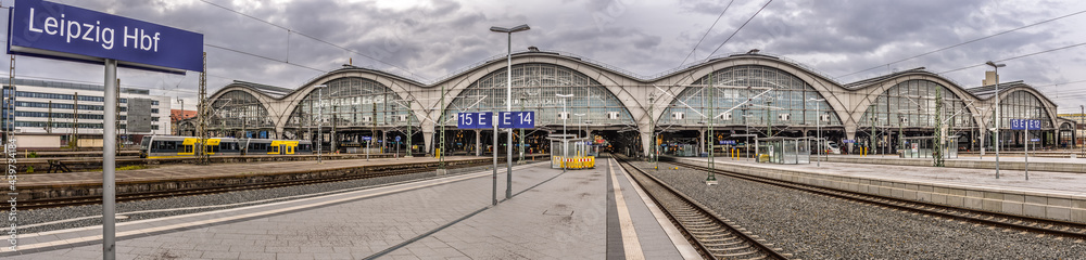 Wall mural leipzig train station panorama