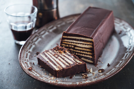 Food: Chocolate bisquit layer cake