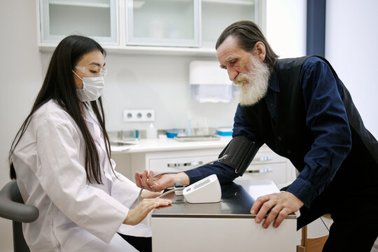 Nurse providing medical care to client 