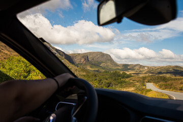 Viagem de carro na serra do cipó, minas gerais, brasil