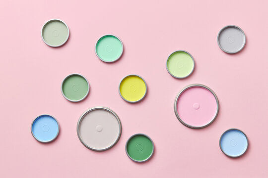 Colored lids of paints
