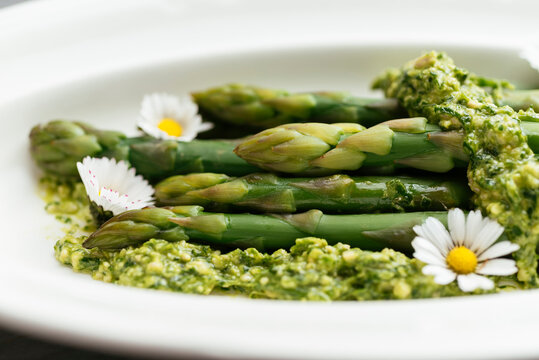 Asparagus with Wild Garlic Pesto