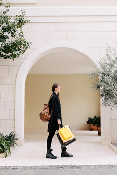 Fashion woman in shopping