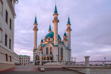 Fototapeta na wymiar Kul Sharif Mosque in the Kazan Kremlin in the pink rays of the rising sun Kazan, Tatarstan, Russia.