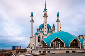 Fototapeta na wymiar View of the Kul Sharif Mosque in the Kazan Kremlin from the tour desk on a cloudy day, Kazan, Tatarstan, Russia.