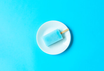 Popsicles on the light blue background. 水色背景上のアイスキャンディー	
