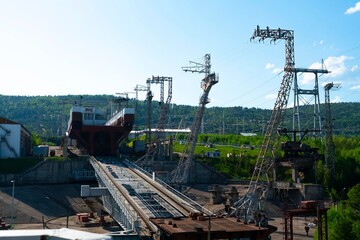 Machine for raising ships and launching them beyond the hydroelectric power station.