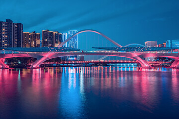 Obraz premium Night view of Jiaomen River pedestrian bridge in Nansha, Guangzhou, China