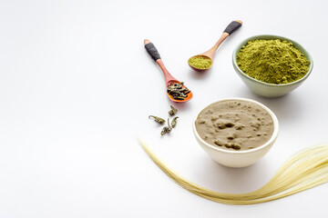 Henna powder with curl hair for natural color dyeing