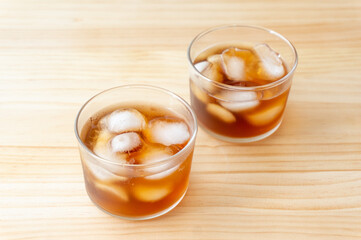 並んだ麦茶のグラス