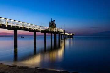 Obraz premium pier at sunset