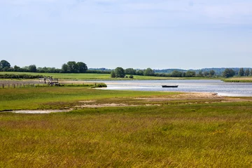 Deurstickers Naturschutzgebiet Sehlendorfer Binnensee mit Brutinsel bei Hohwacht in Schleswig-Holstein © barbara buderath