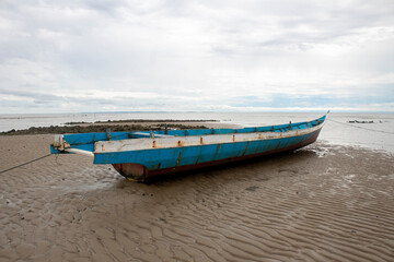Fototapeta premium boat on the beach