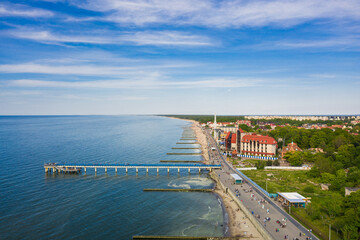 Obraz premium The promenade of Zelenogradsk in the summertime, view from a drone