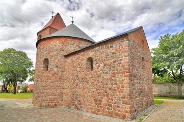 Fototapeta na wymiar Rotunda św. Prokopa w Strzelnie, Polska