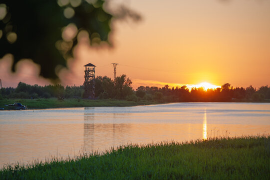 Watching the sunset from the bank of the Lielupe in Jelgava / Saulriets pie Lielupes