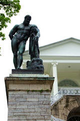Obraz premium Heracles statue in Cameron gallery of Catherine palace, Tsarskoe Selo (Pushkin), Saint Petersburg, Russia