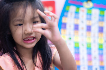 A 5-year-old Asian girl broke her first tooth.