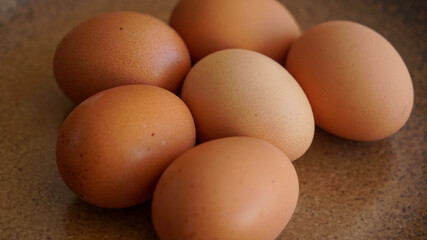 Conjunto de ovos crus