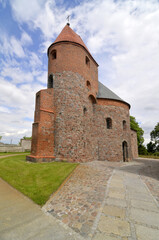 Fototapeta na wymiar Rotunda św. Prokopa w Strzelnie, Polska