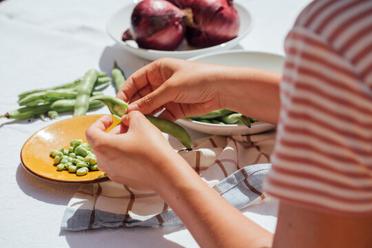 Peeling peas 