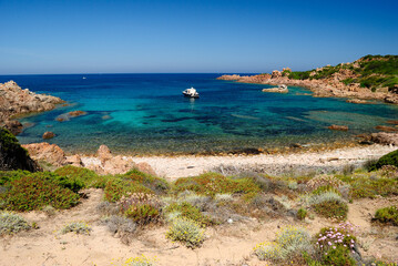 Veduta della spiaggia di Lu Poltu Pitrosu, vicino Punta Canneddi