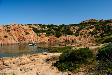 Veduta della spiaggia di Cala Falza, vicino Punta Canneddi