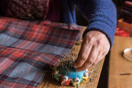 detail of pinning fabric
