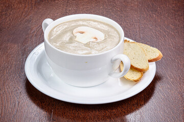 Mushroom cream soup with bread