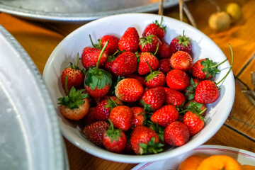 The bright red strawberries are very beautiful.