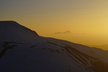 Fototapeta na wymiar Winter sunrise at Monte Terminillo, Italy 