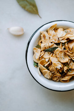 sliced dried garlic