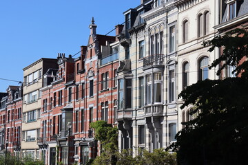 Fototapeta na wymiar Schöne Altbaufassaden im Brüsseler Stadtteil Ixelles, Belgien