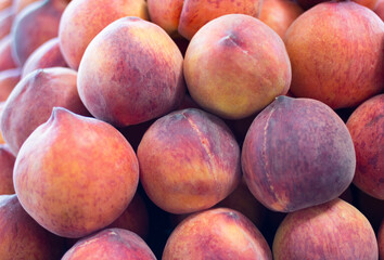 Melocotones , en el mercado