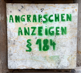 An eine Wand gesprayt: 