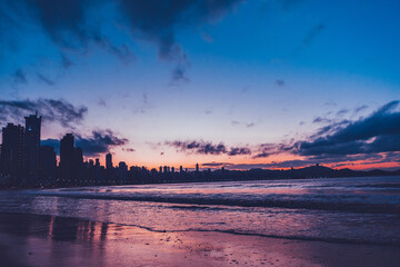 Sunset night city skyline - Balne&aacute;rio Cambori&uacute;