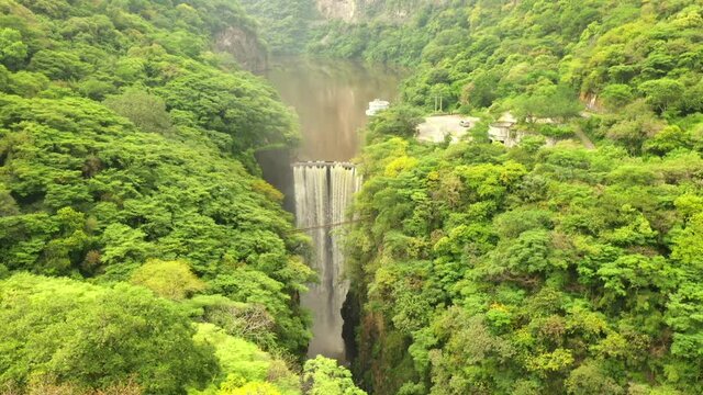 Cascada natural Hidroel&eacute;ctrica Colimilla Comisi&oacute;n Federal De Electricidad Huentit&aacute;n Guadalajara Jalisco M&eacute;xico 04