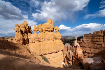 Rock formations along the Queens Garden and Navajo Loop Trail in Bryce Canyon National Park in beautiful light
