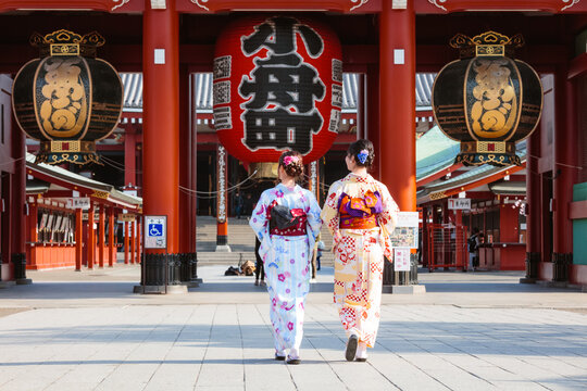 Women in kimono walking to Sensoji temple, Asakusa, Tokyo, Japan