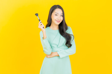 Portrait beautiful young asian woman with make up brush cosmetic