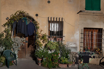 Fototapeta na wymiar 'Coziness': A household patio in Siena, Italy