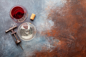 White and red wine glasses