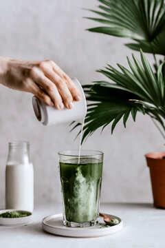 Prepating green matcha latte