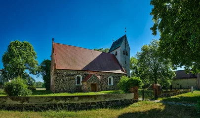 Foto op Canvas Blick von Norden auf die denkmalgeschützte Dorfkirche Wassmannsdorf - Panorama aus 6 Einzelbildern © ebenart