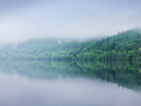 Der Edersee mit Morgennebel