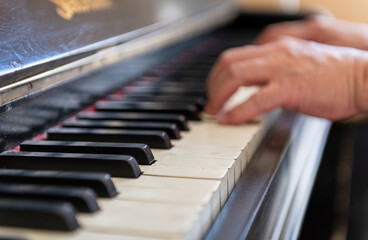 Obraz premium playing the piano